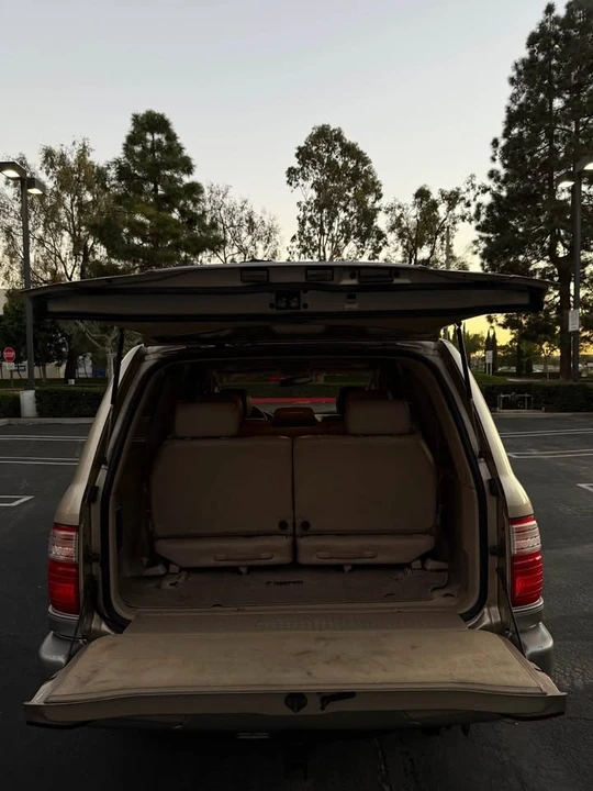 2000 Lexus LX 2nd Gen - Image 17 of 17
