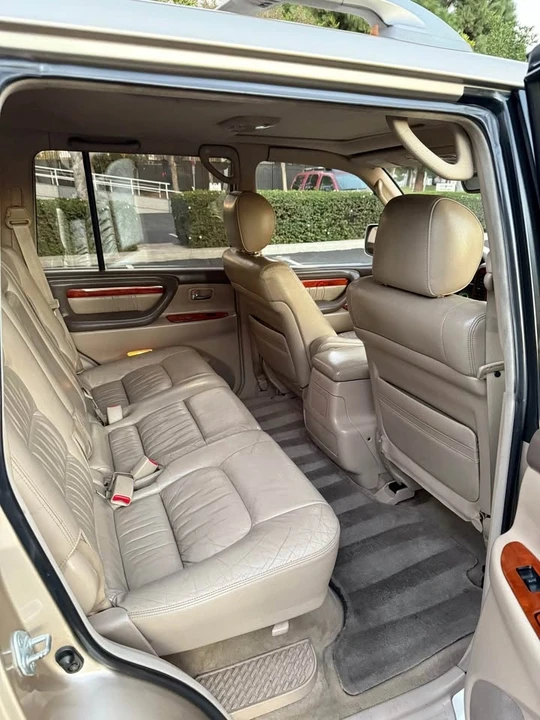 2000 Lexus LX 2nd Gen - Image 16 of 17