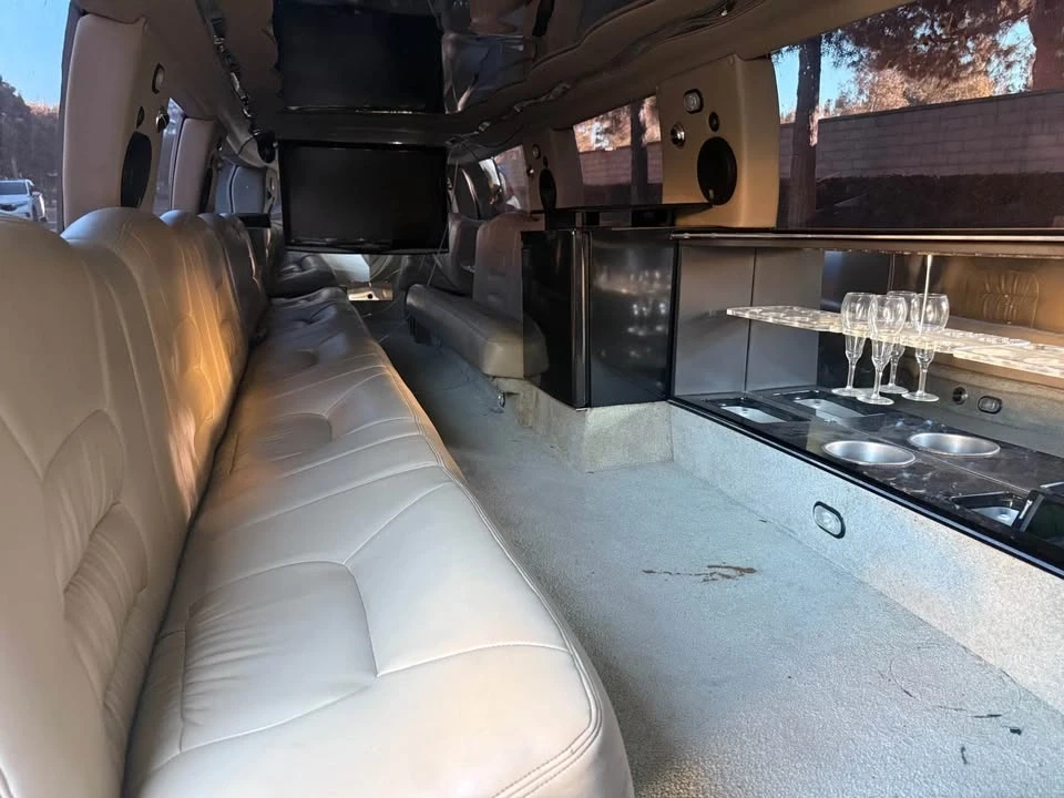 2000 Lexus LX 2nd Gen - Image 9 of 16