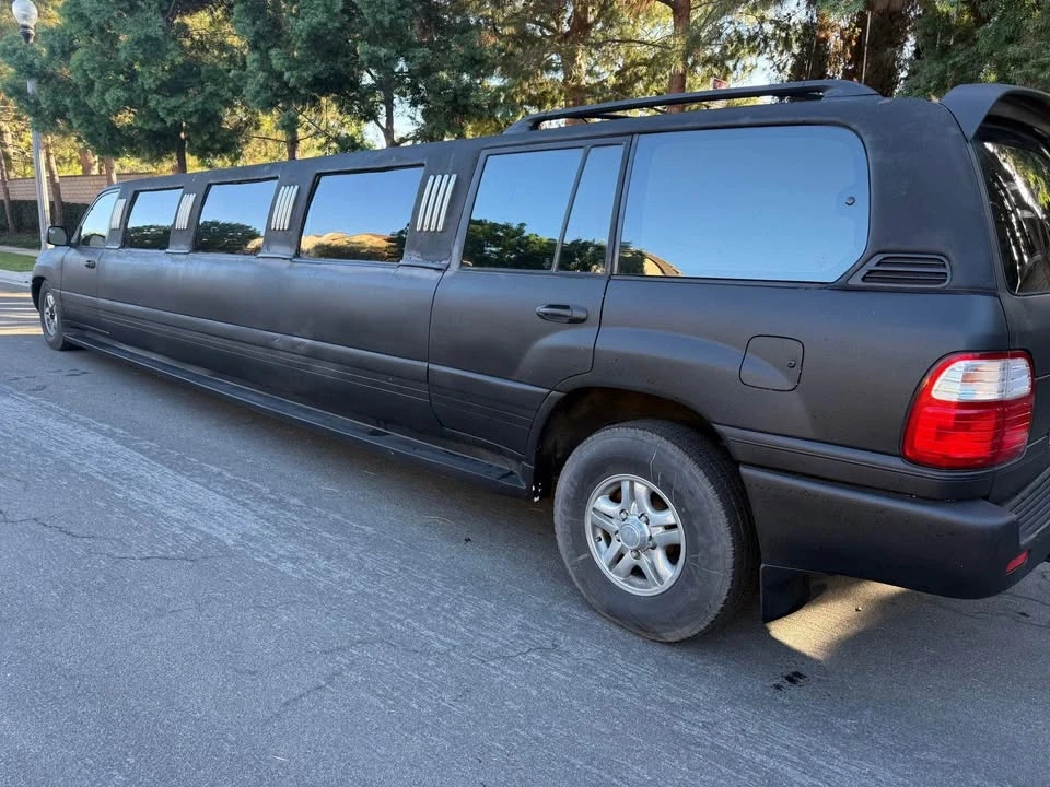 2000 Lexus LX 2nd Gen - Image 4 of 16