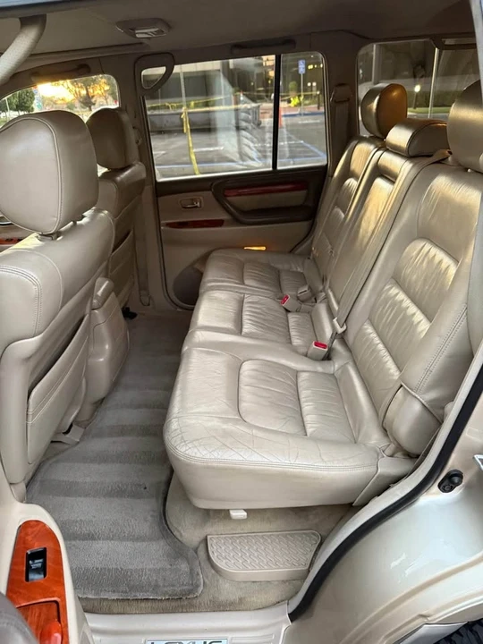 2000 Lexus LX 2nd Gen - Image 9 of 17