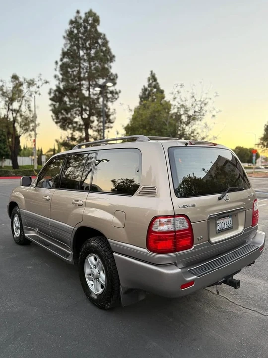 2000 Lexus LX 2nd Gen - Image 3 of 17
