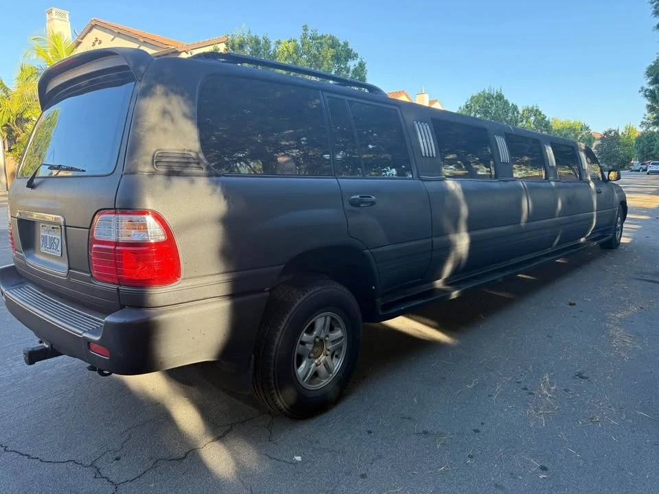 2000 Lexus LX 2nd Gen - Image 3 of 16