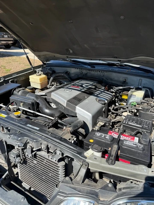 2000 Lexus LX 2nd Gen - Image 14 of 15