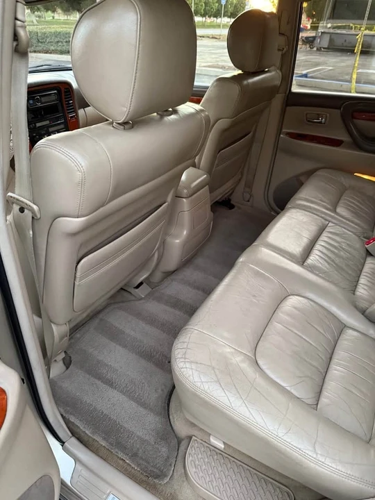 2000 Lexus LX 2nd Gen - Image 8 of 17