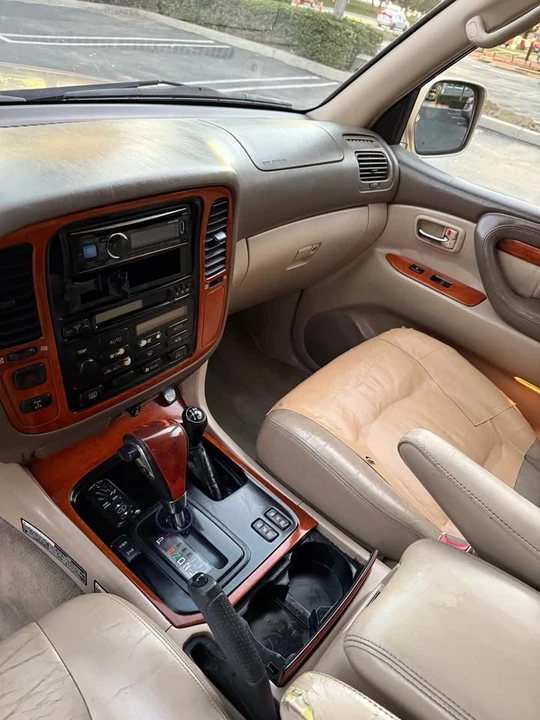 2000 Lexus LX 2nd Gen - Image 14 of 17