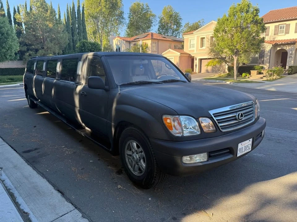 2000 Lexus LX 2nd Gen - Image 2 of 16