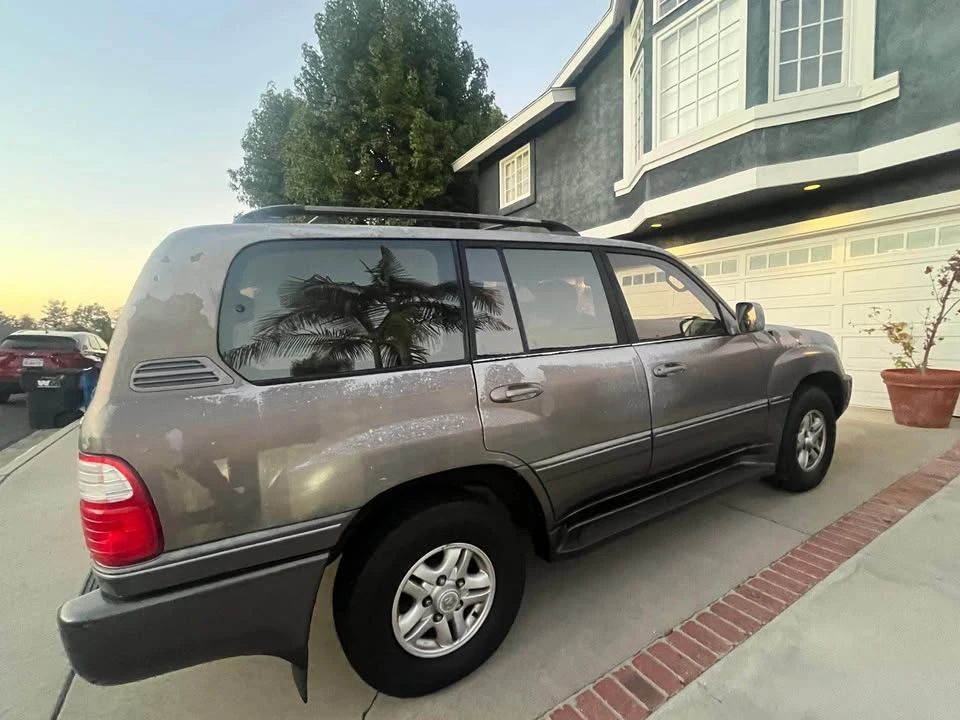 2000 Lexus LX 2nd Gen - Image 4 of 11