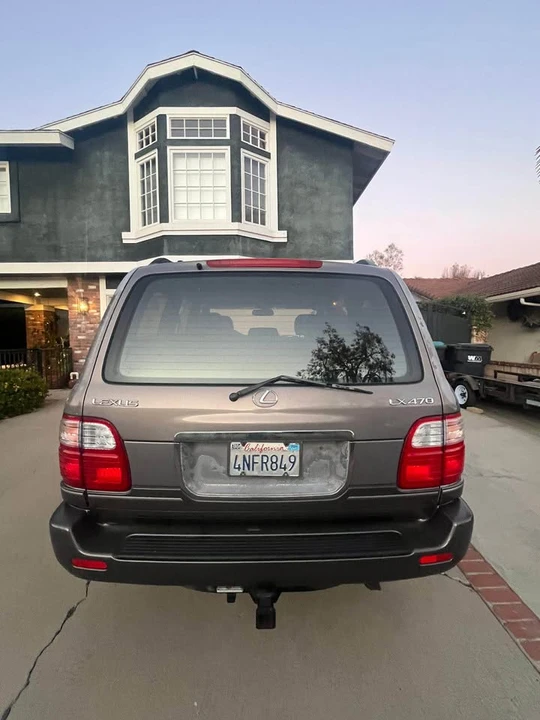 2000 Lexus LX 2nd Gen - Image 2 of 11