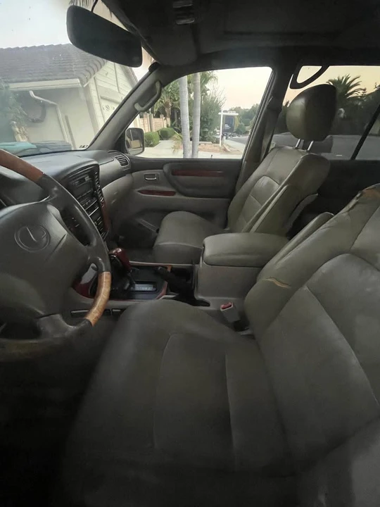 2000 Lexus LX 2nd Gen - Image 10 of 11