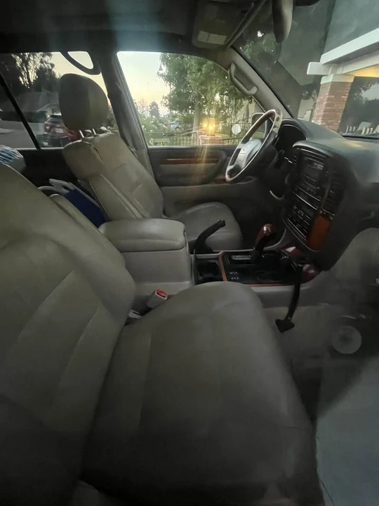 2000 Lexus LX 2nd Gen - Image 9 of 11
