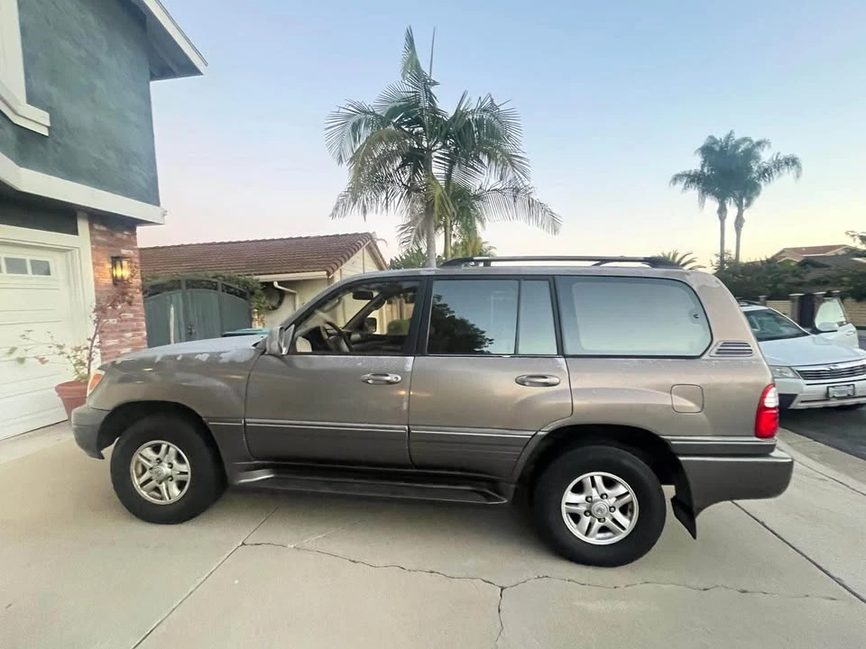 2000 Lexus LX 2nd Gen - Image 3 of 11