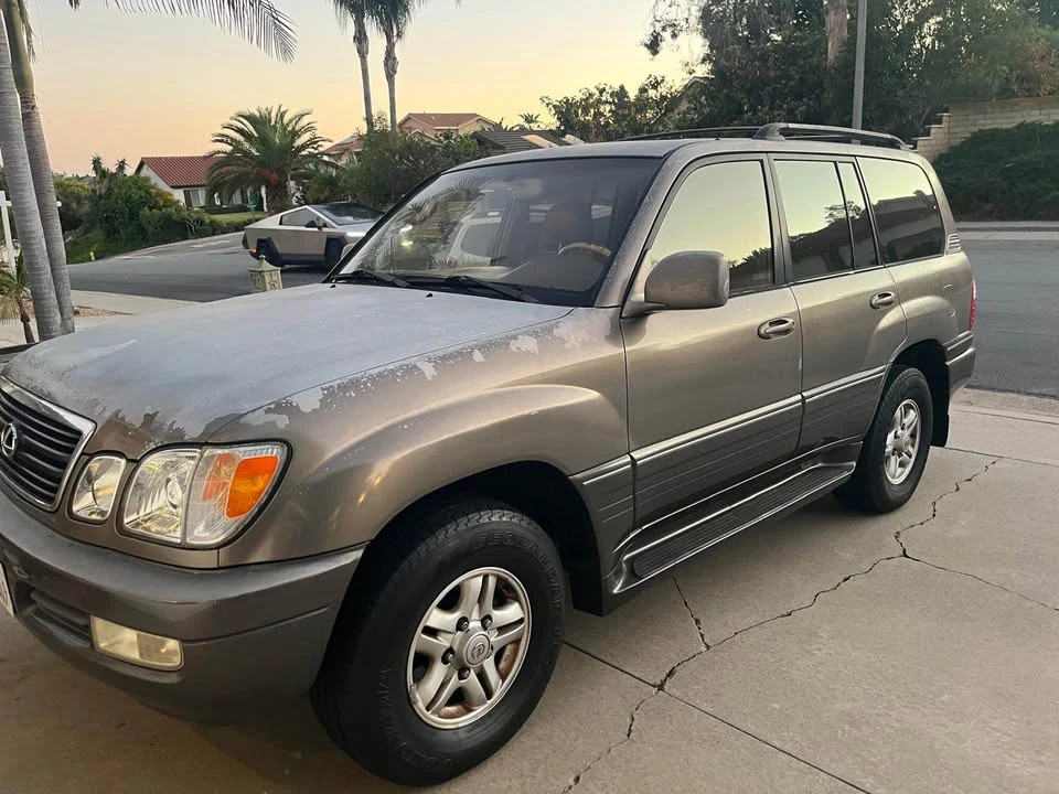 2000 Lexus LX 2nd Gen - Image 5 of 11