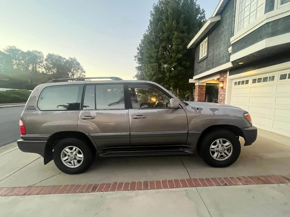 2000 Lexus LX 2nd Gen - Image 8 of 11