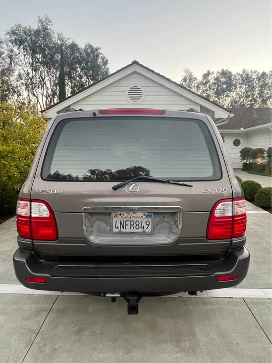 2000 Lexus LX 2nd Gen - Image 3 of 17