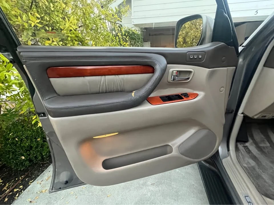 2000 Lexus LX 2nd Gen - Image 9 of 17