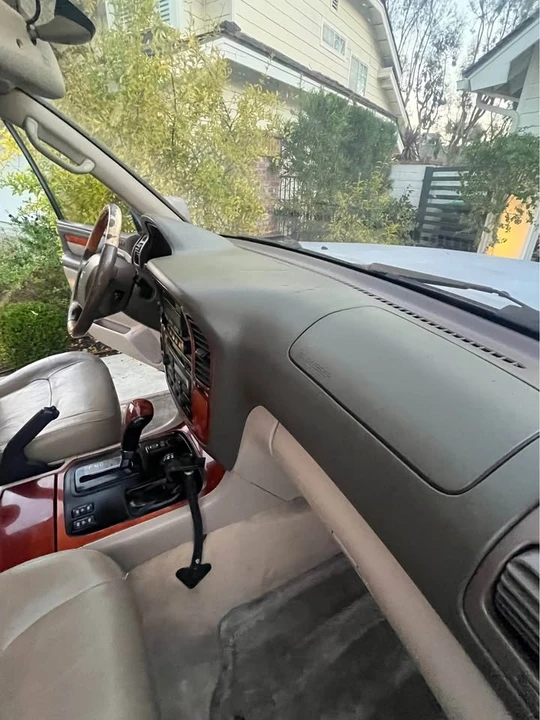 2000 Lexus LX 2nd Gen - Image 14 of 17