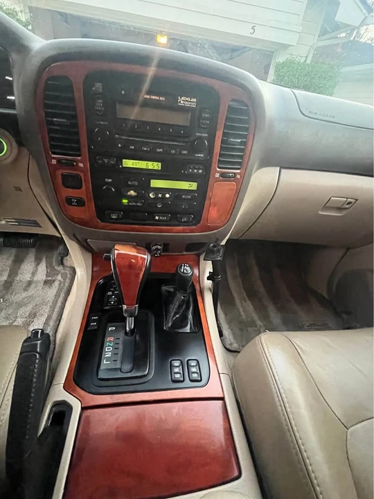 2000 Lexus LX 2nd Gen - Image 8 of 17