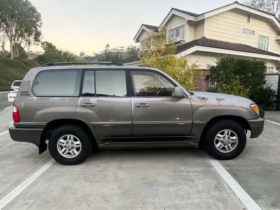 2000 Lexus LX 2nd Gen - Image 2 of 17