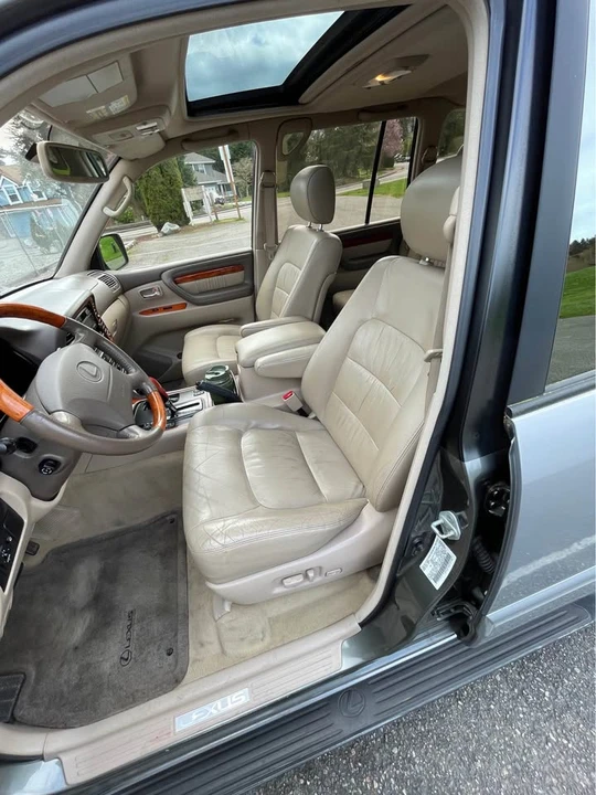 2000 Lexus LX 2nd Gen - Image 9 of 15
