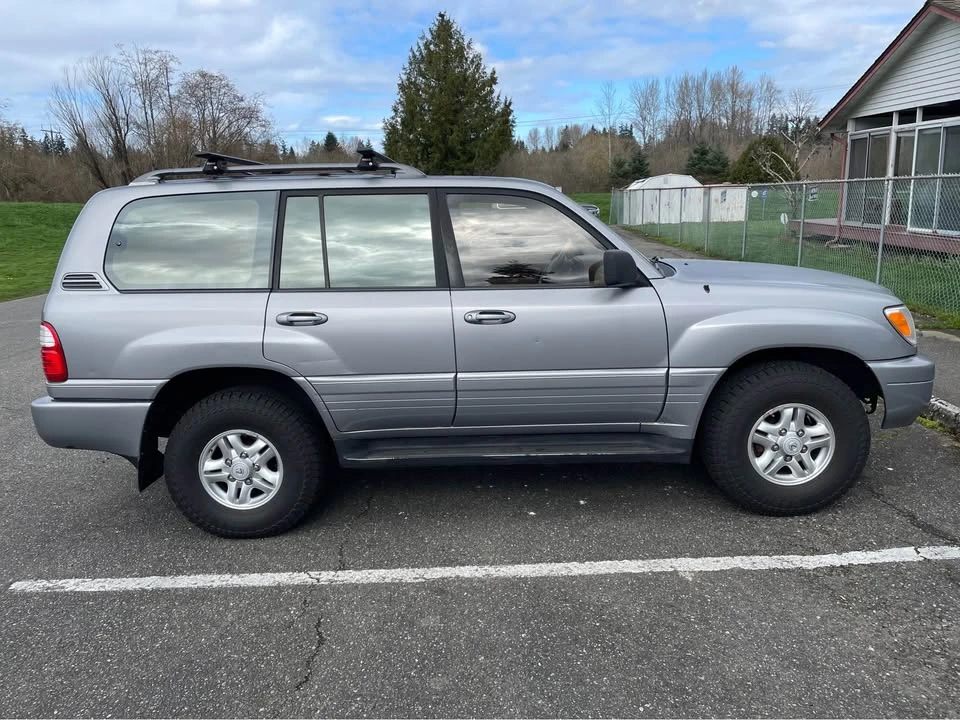 2000 Lexus LX 2nd Gen - Image 3 of 15