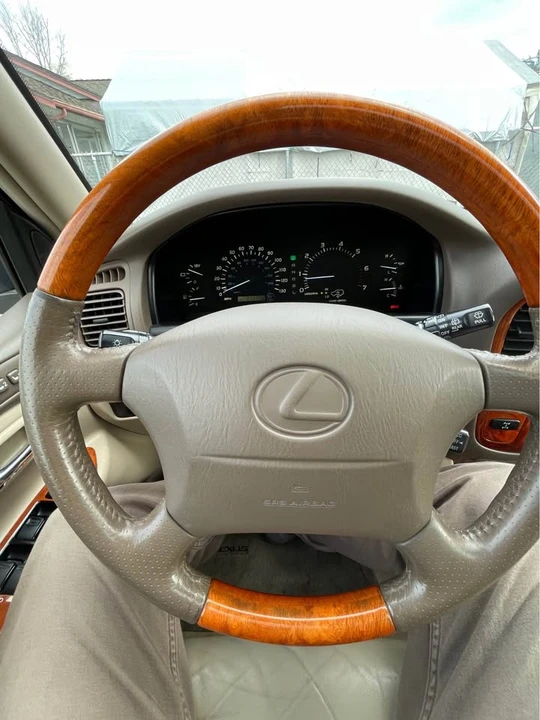 2000 Lexus LX 2nd Gen - Image 11 of 15