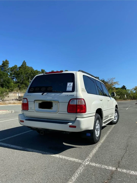 2000 Lexus LX 2nd Gen - Image 2 of 7