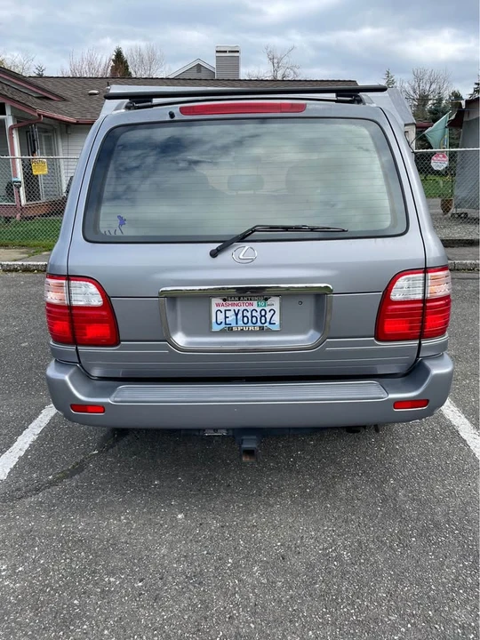 2000 Lexus LX 2nd Gen - Image 2 of 15