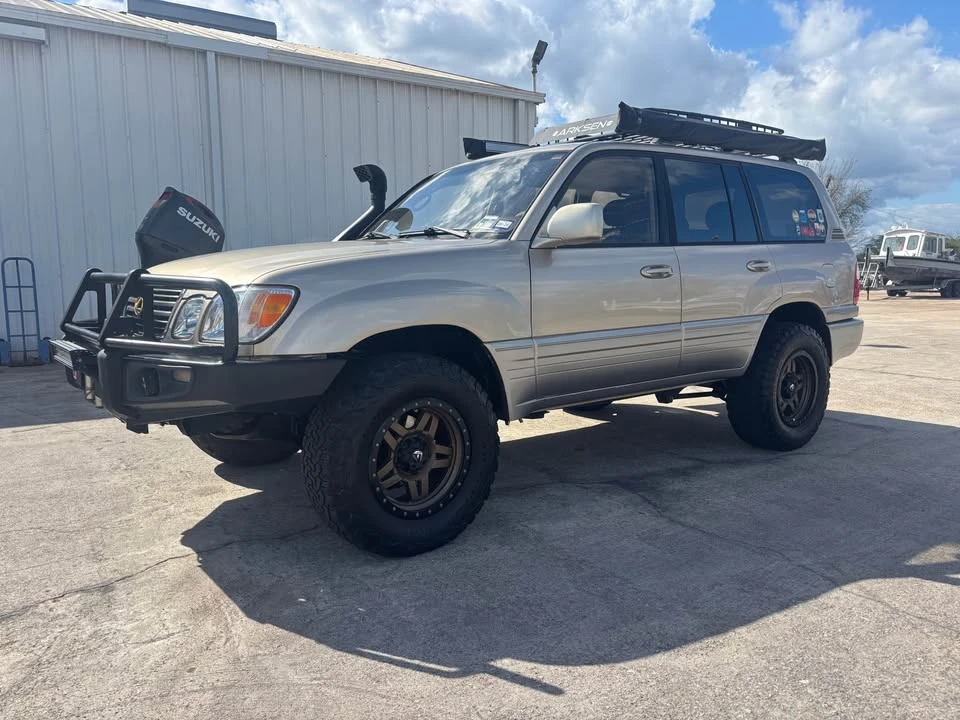 2000 Lexus LX 2nd Gen - Image 4 of 13