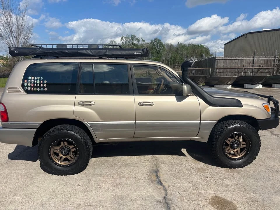 2000 Lexus LX 2nd Gen - Image 3 of 13