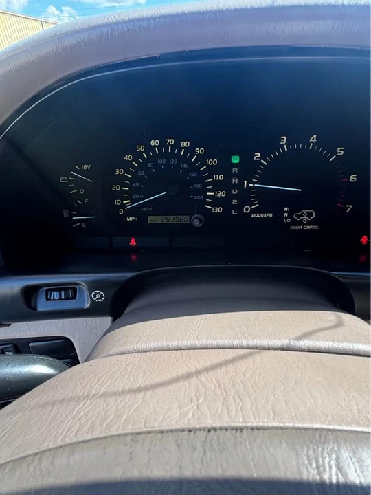 2000 Lexus LX 2nd Gen - Image 12 of 13