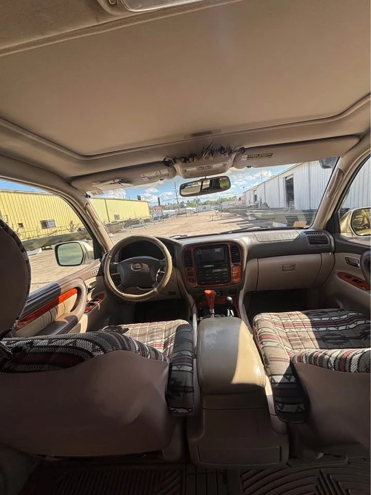 2000 Lexus LX 2nd Gen - Image 8 of 13