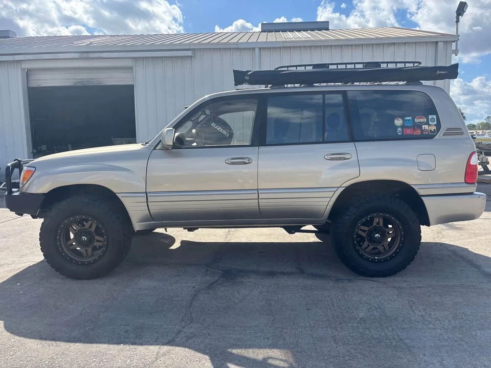 2000 Lexus LX 2nd Gen - Image 2 of 13