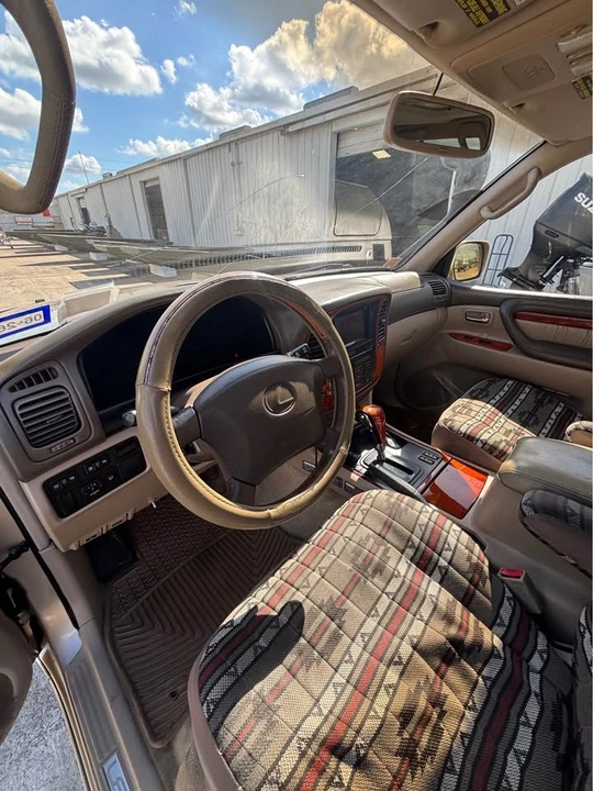 2000 Lexus LX 2nd Gen - Image 11 of 13