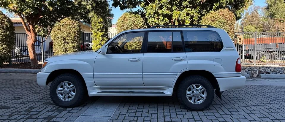 2000 Lexus LX 2nd Gen - Image 4 of 14