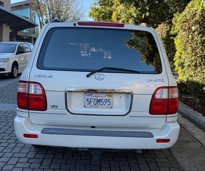 2000 Lexus LX 2nd Gen - Image 2 of 14