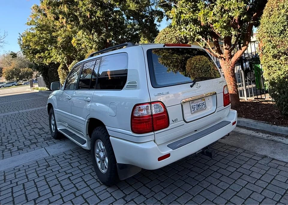2000 Lexus LX 2nd Gen - Image 6 of 12