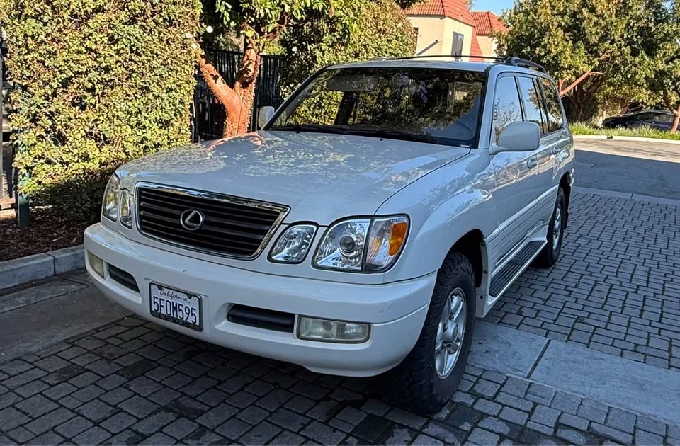 2000 Lexus LX 2nd Gen - Image 2 of 12