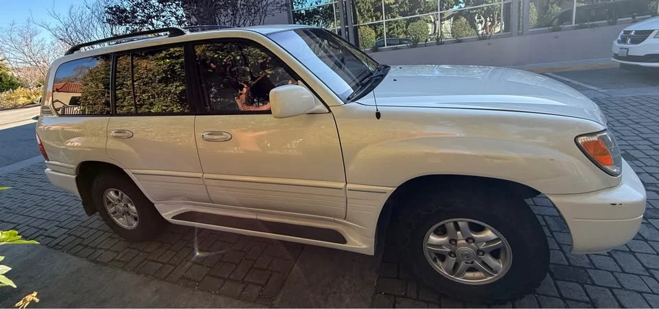 2000 Lexus LX 2nd Gen - Image 4 of 12