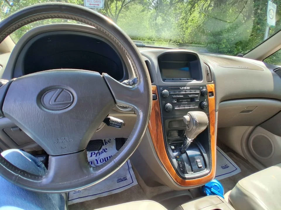 2000 Lexus LX 2nd Gen - Image 7 of 10