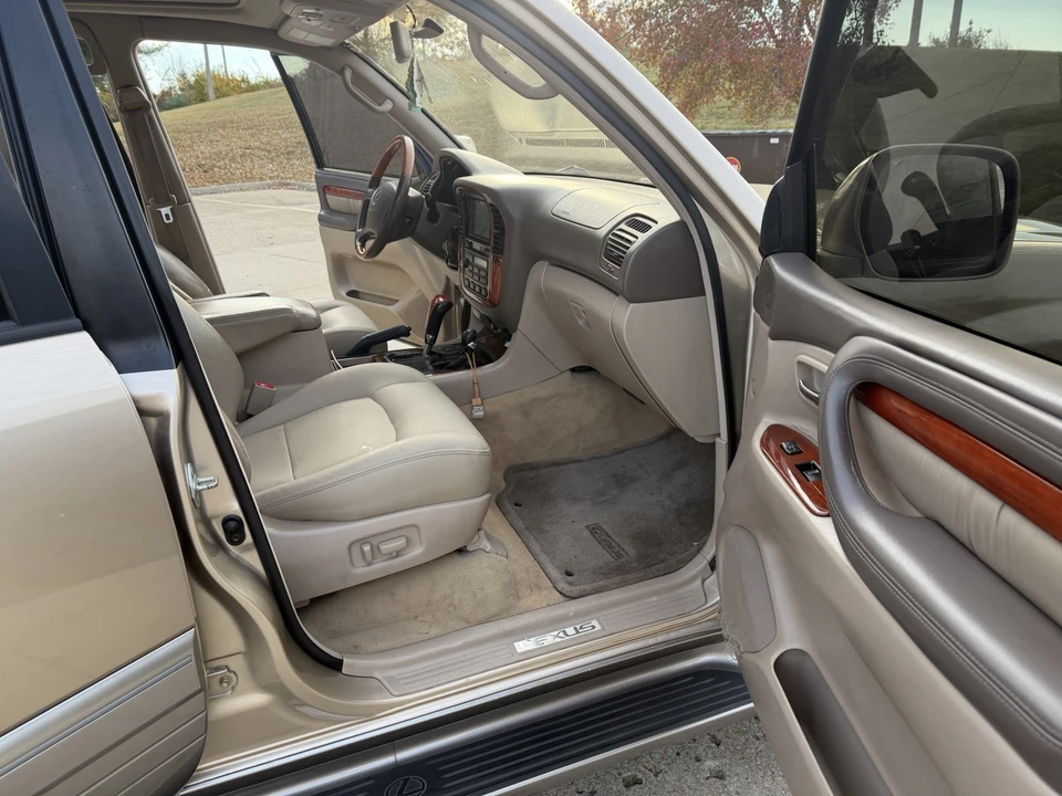 2000 Lexus LX 2nd Gen - Image 11 of 21