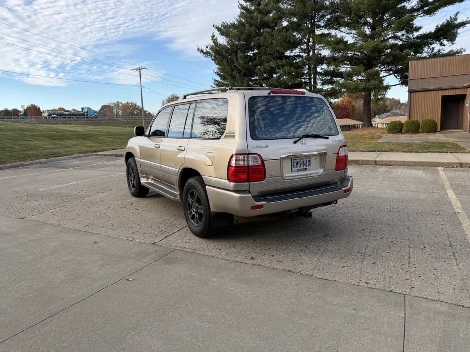 2000 Lexus LX 2nd Gen - Image 3 of 21