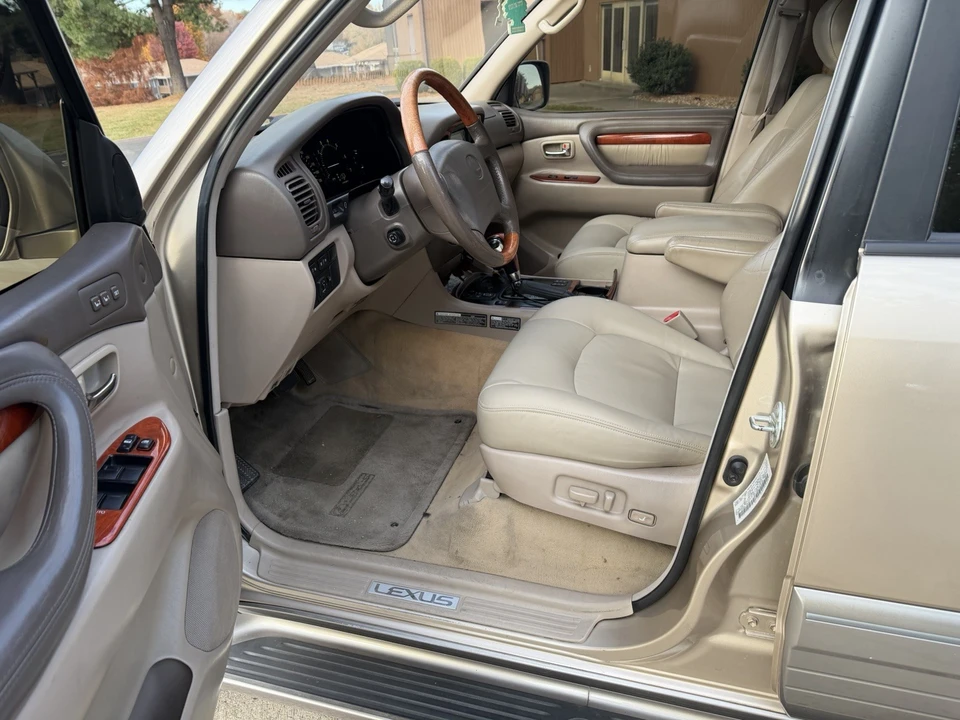 2000 Lexus LX 2nd Gen - Image 10 of 21