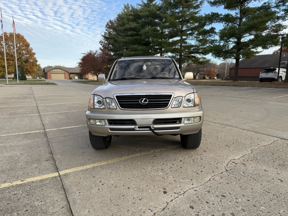 2000 Lexus LX 2nd Gen - Image 8 of 21
