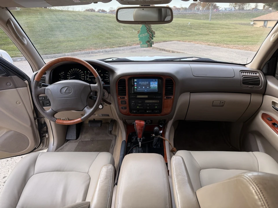 2000 Lexus LX 2nd Gen - Image 9 of 21