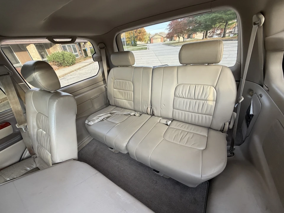 2000 Lexus LX 2nd Gen - Image 15 of 21