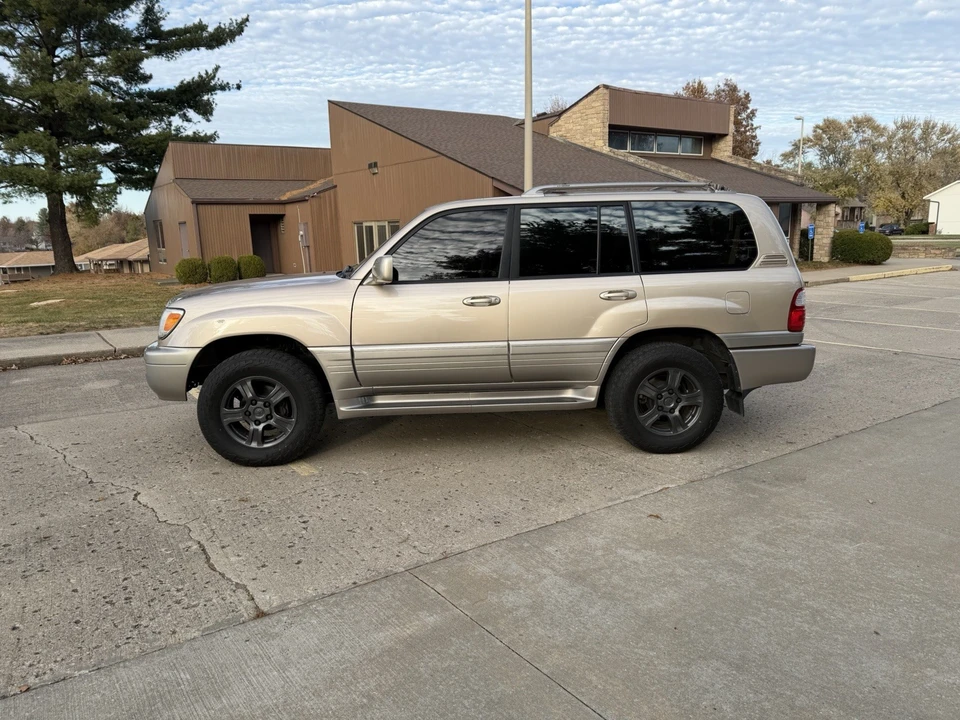 2000 Lexus LX 2nd Gen - Image 2 of 21