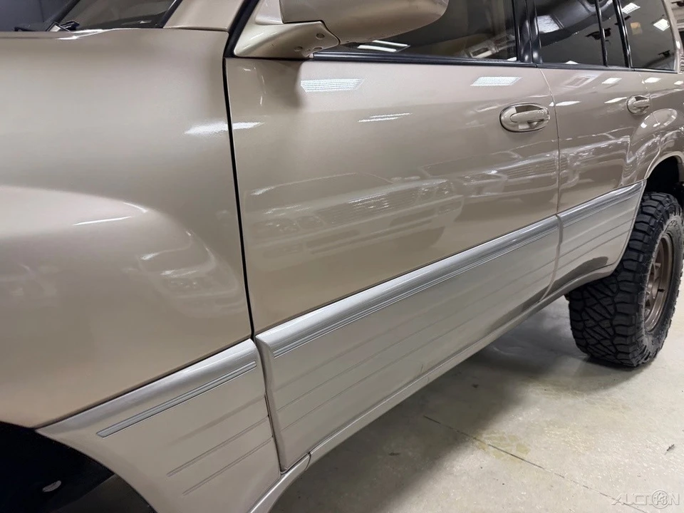 2000 Lexus LX 2nd Gen - Image 12 of 12