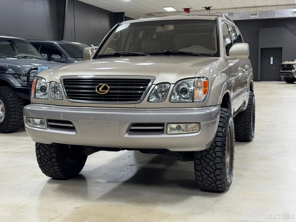 2000 Lexus LX 2nd Gen - Image 3 of 12