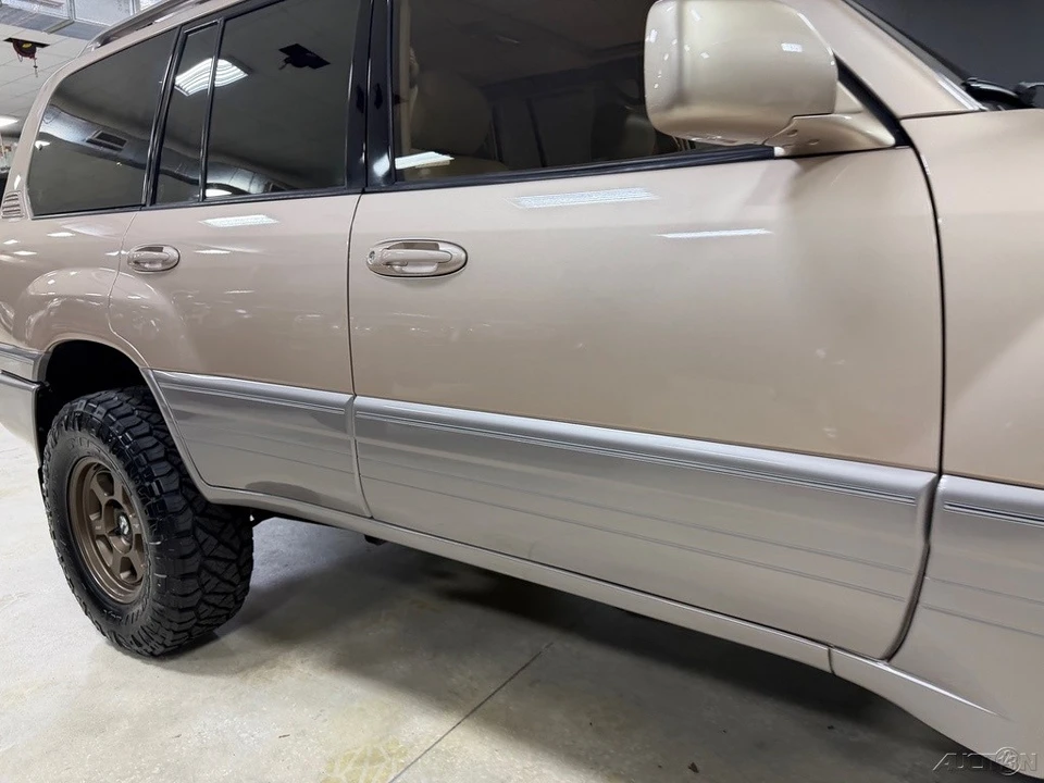 2000 Lexus LX 2nd Gen - Image 9 of 12